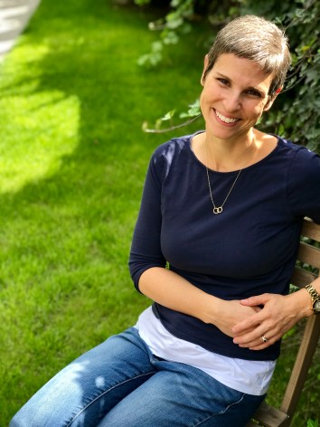 Homepage - sunny, outside, smiling, natural